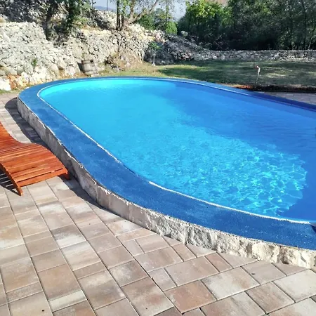 Βίλα Charming In With Private Pool