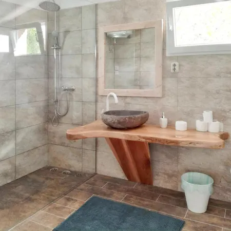 Βίλα Charming In With Private Pool *